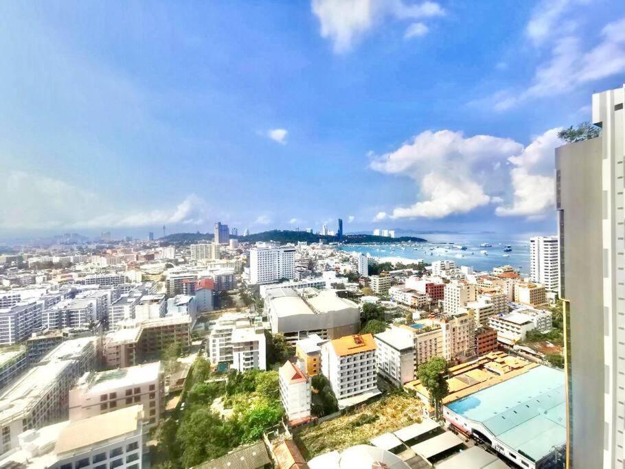Base Central Pattaya Long Balcony King-Bed With Infinity Pool & Free Netflix! Exterior photo