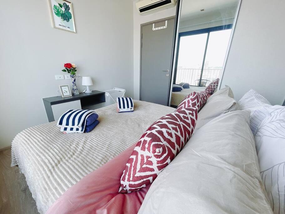 Base Central Pattaya Long Balcony King-Bed With Infinity Pool & Free Netflix! Exterior photo