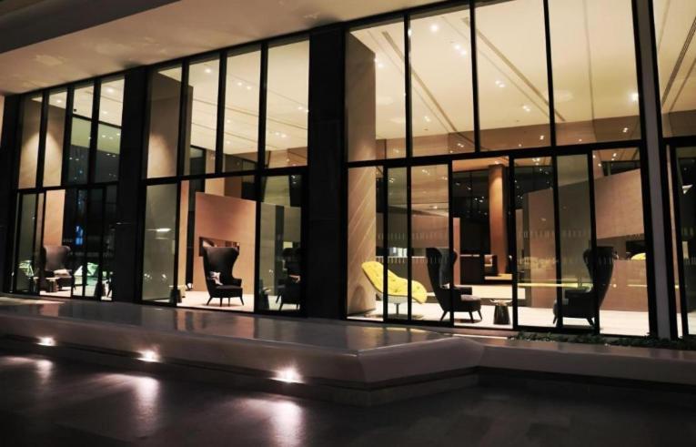 Base Central Pattaya Long Balcony King-Bed With Infinity Pool & Free Netflix! Exterior photo