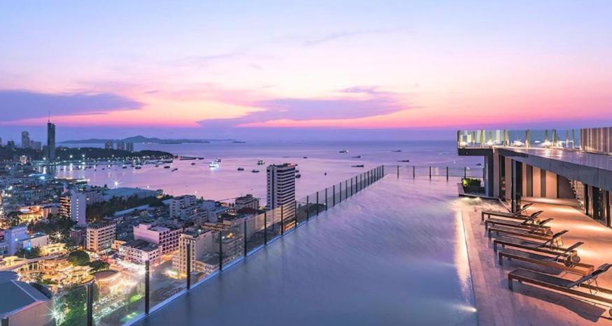 Base Central Pattaya Long Balcony King-Bed With Infinity Pool & Free Netflix! Exterior photo
