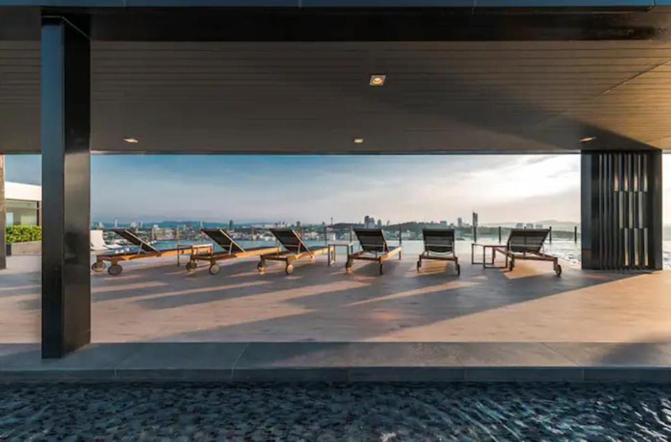 Base Central Pattaya Long Balcony King-Bed With Infinity Pool & Free Netflix! Exterior photo