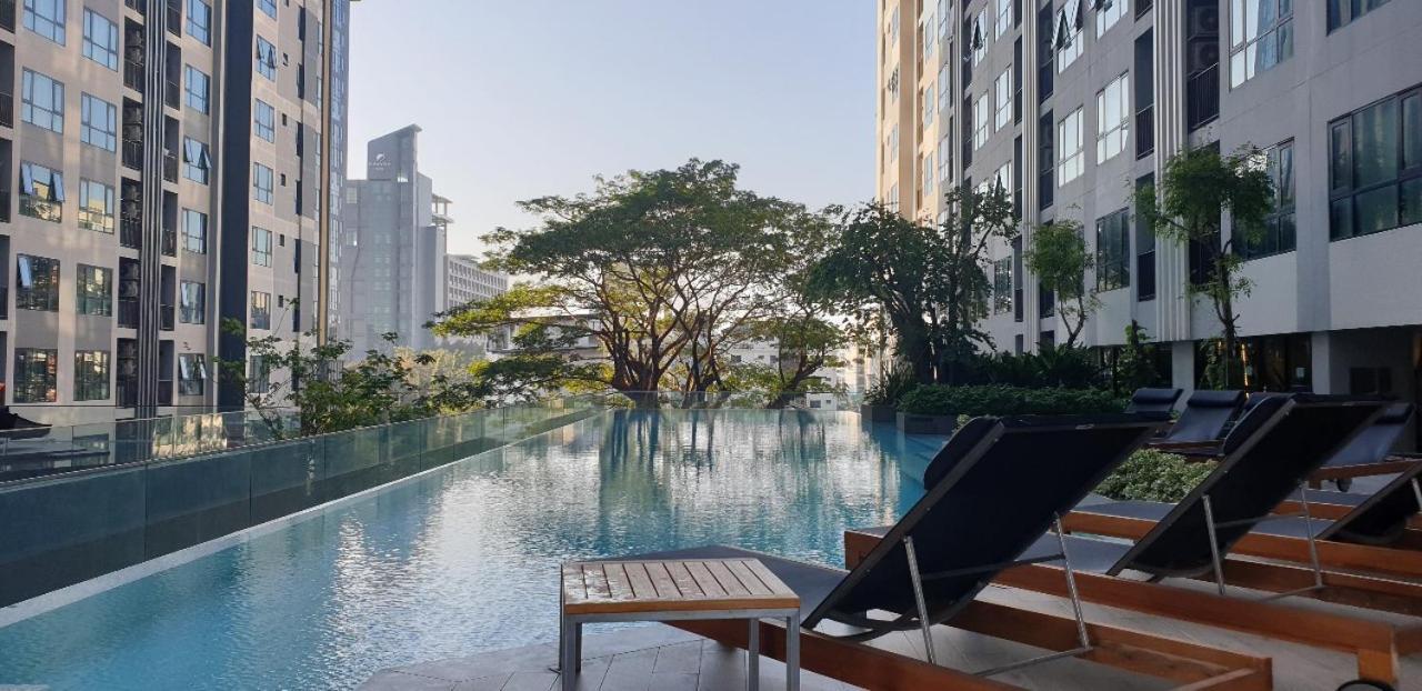 Base Central Pattaya Long Balcony King-Bed With Infinity Pool & Free Netflix! Exterior photo