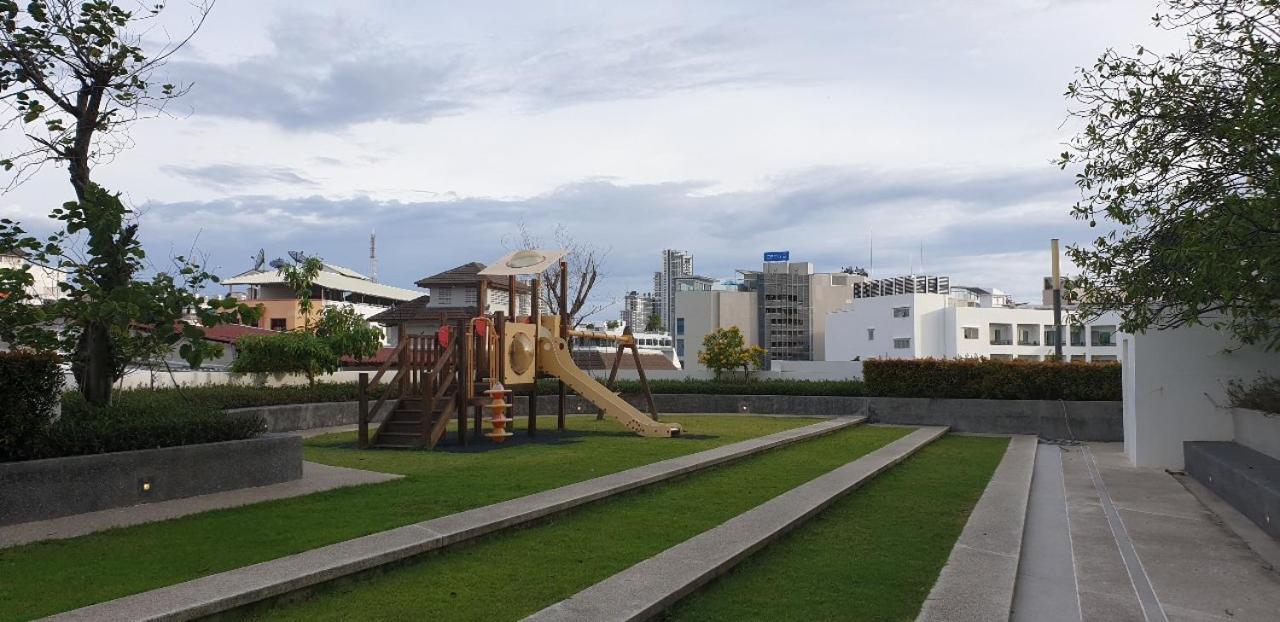 Base Central Pattaya Long Balcony King-Bed With Infinity Pool & Free Netflix! Exterior photo