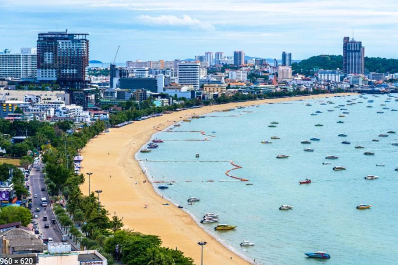 Base Central Pattaya Long Balcony King-Bed With Infinity Pool & Free Netflix! Exterior photo