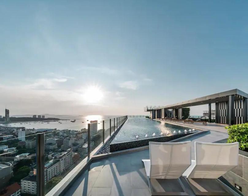 Base Central Pattaya Long Balcony King-Bed With Infinity Pool & Free Netflix! Exterior photo