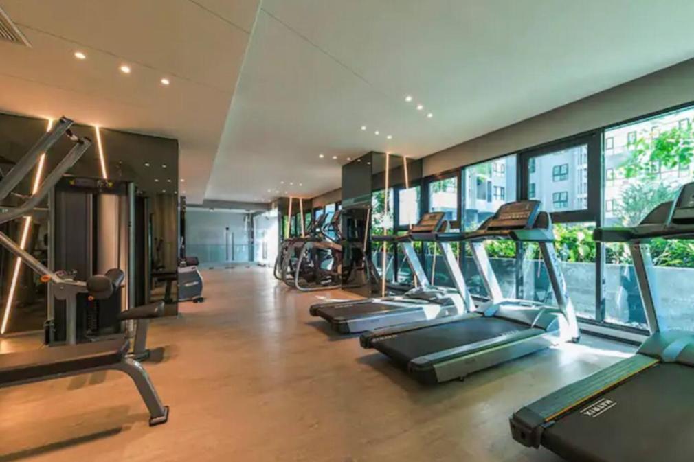 Base Central Pattaya Long Balcony King-Bed With Infinity Pool & Free Netflix! Exterior photo