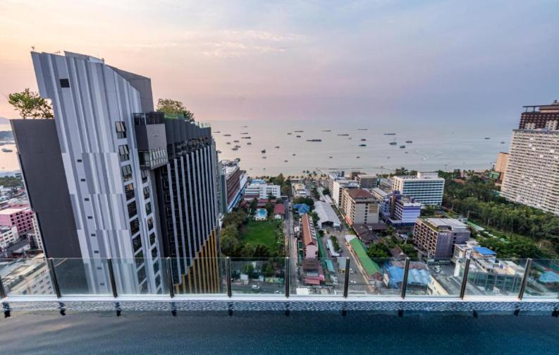 Base Central Pattaya Long Balcony King-Bed With Infinity Pool & Free Netflix! Exterior photo